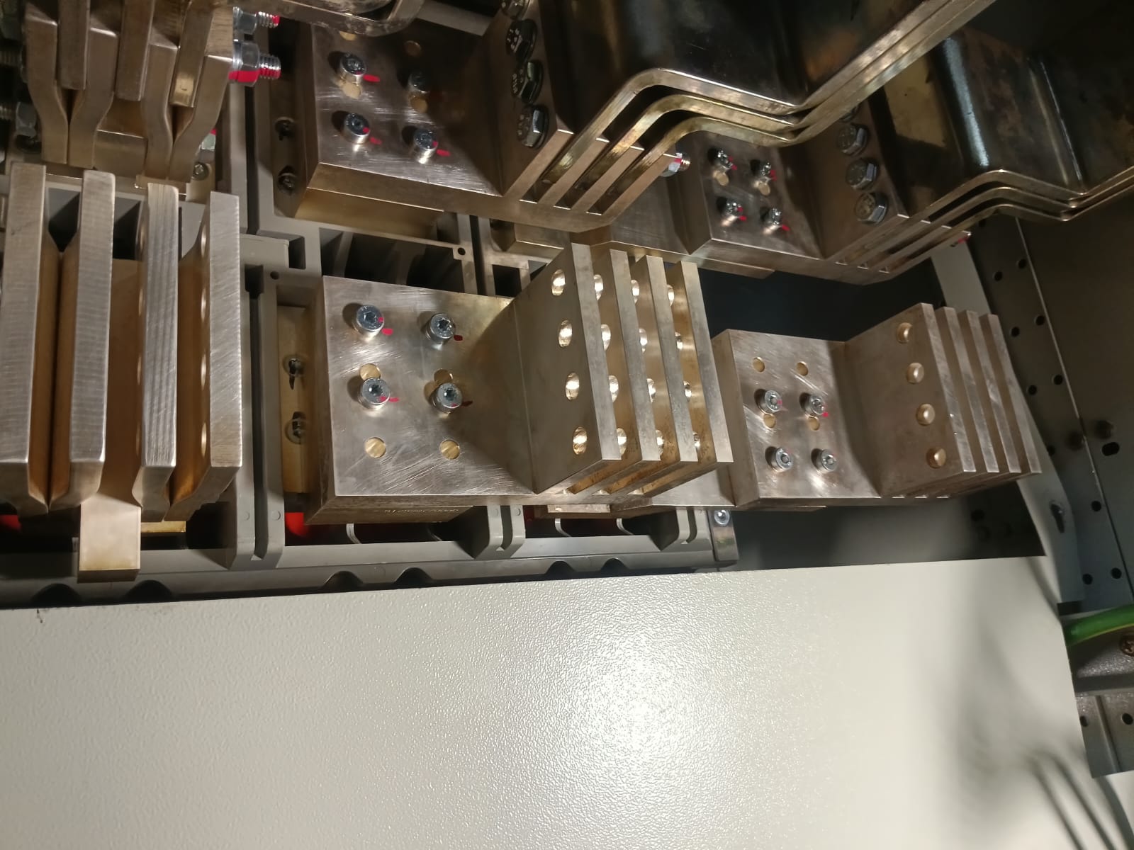 Install & Retrofit of all type of ACB, MCCB - Image 17