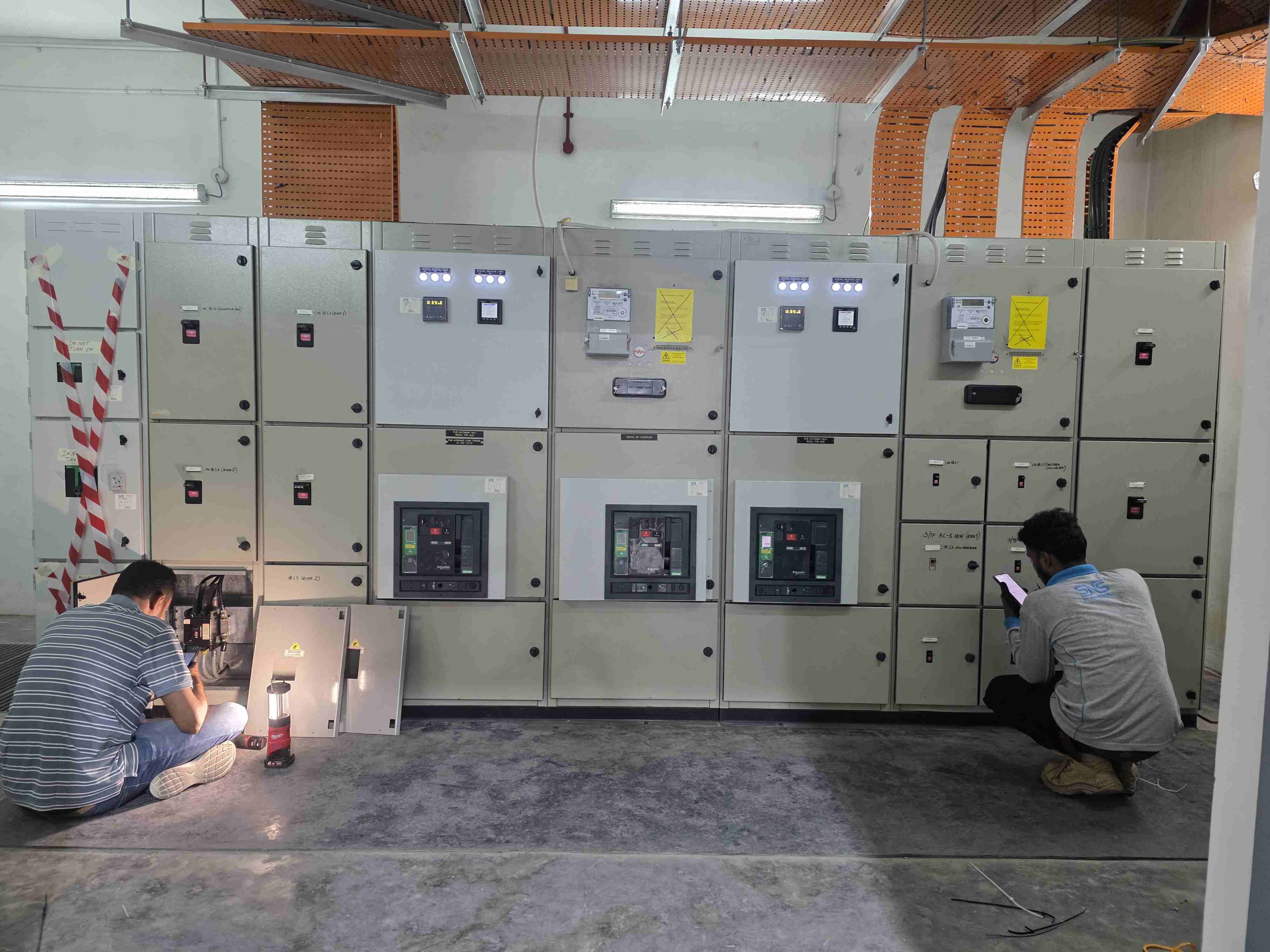 Install & Retrofit of all type of ACB, MCCB - Image 18