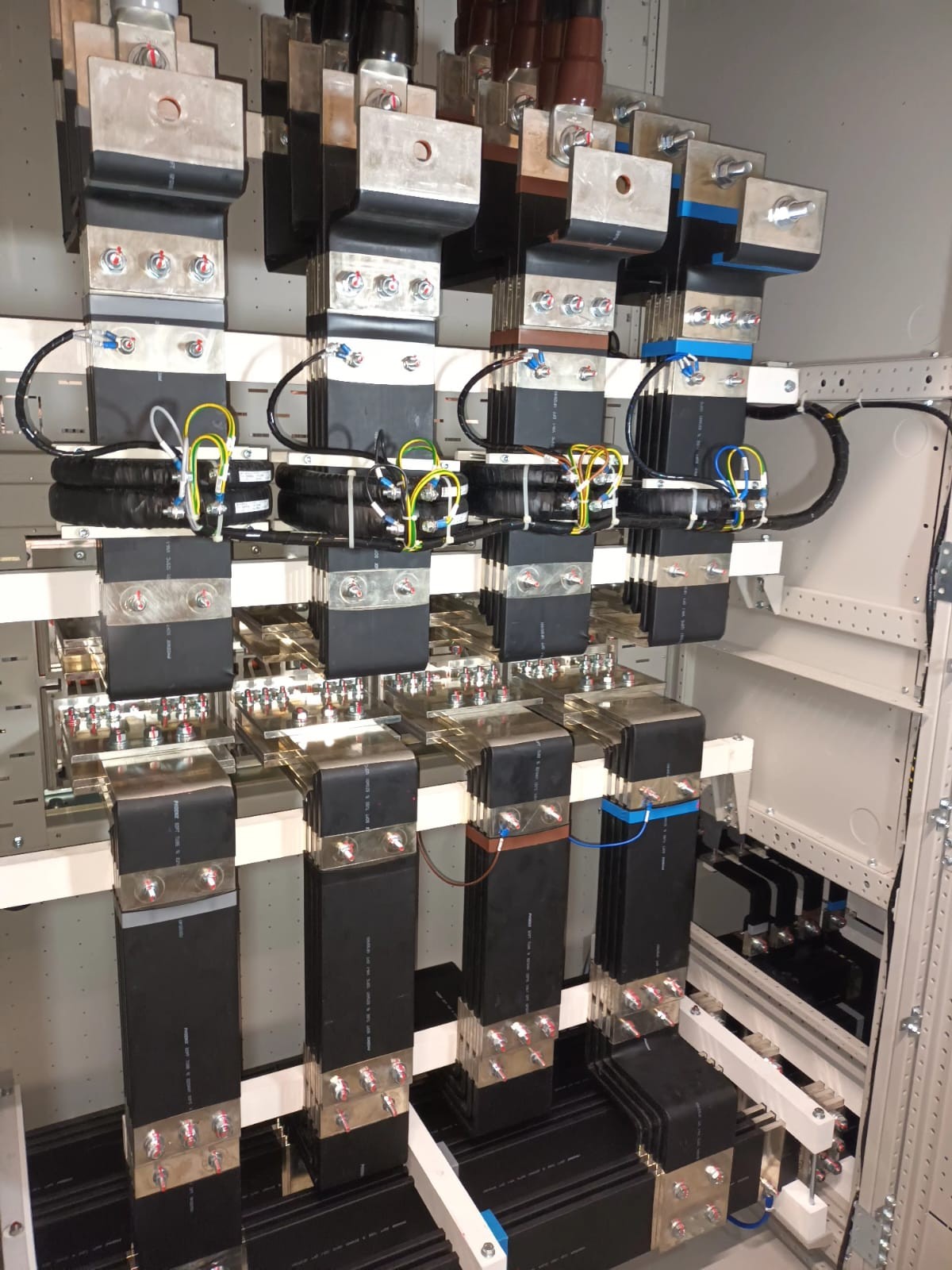 Install & Retrofit of all type of ACB, MCCB - Image 19