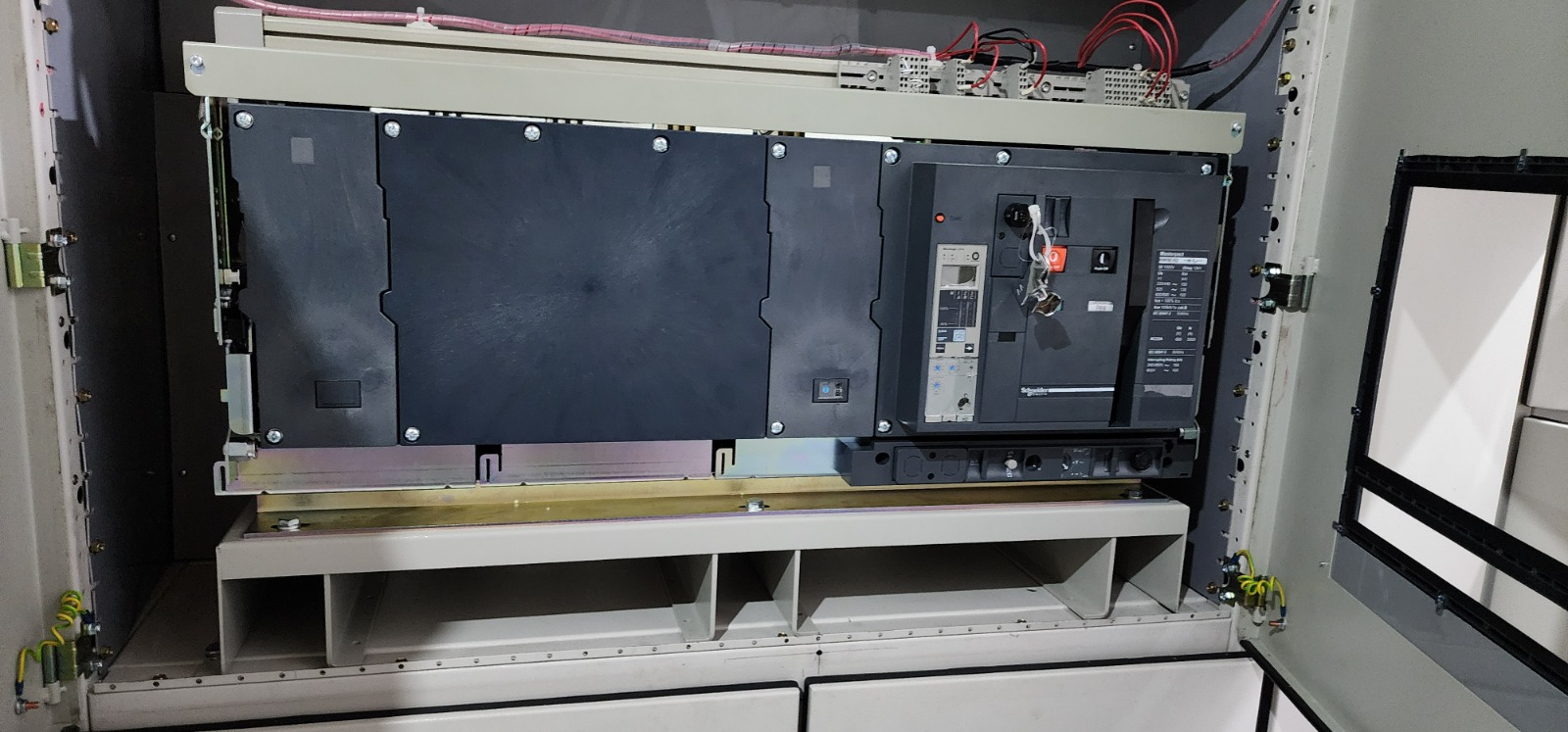 Install & Retrofit of all type of ACB, MCCB - Image 2