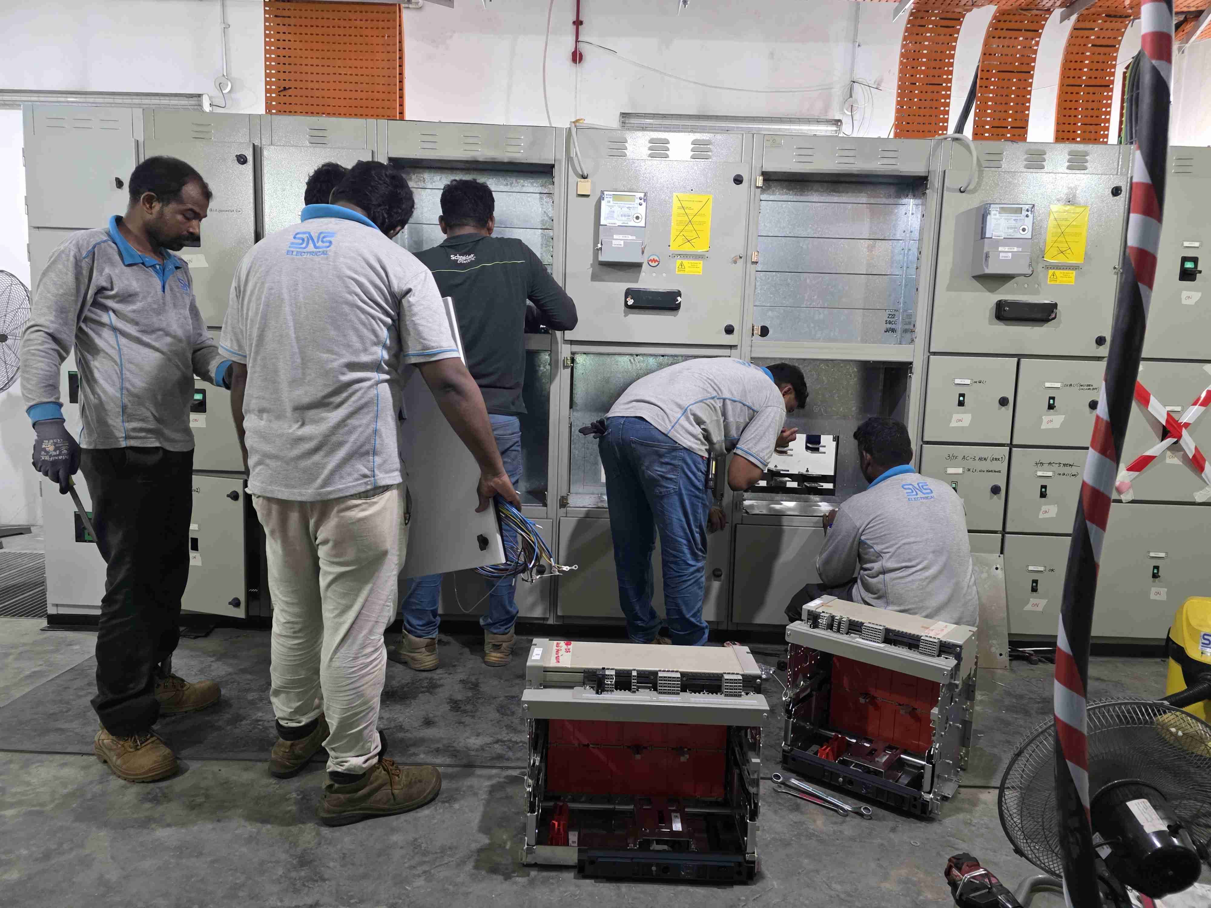 Install & Retrofit of all type of ACB, MCCB - Image 8