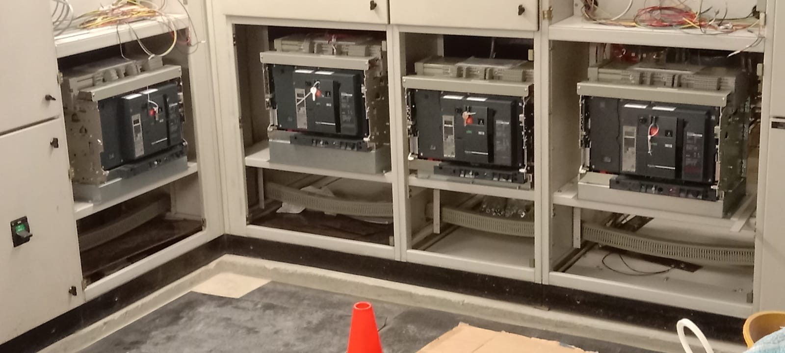 Install & Retrofit of all type of ACB, MCCB - Image 9