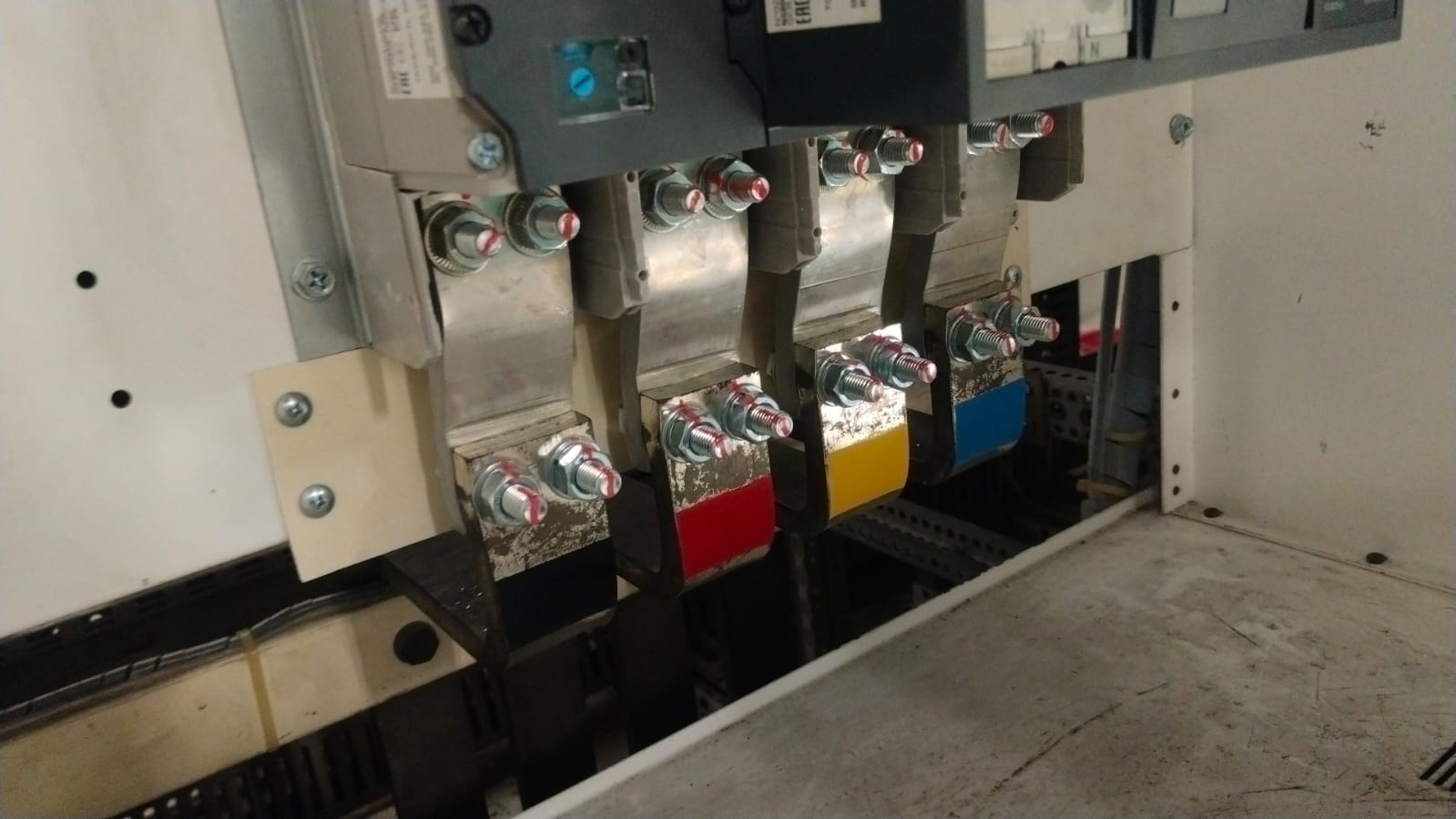 Install & Retrofit of All Types of ACB and MCCB - Image 5