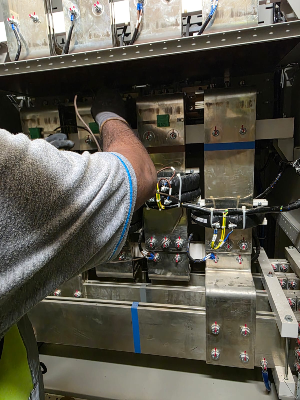 Install all type of Partial Discharge Sensor, Thermal Sensor and Heat Tag - Image 9